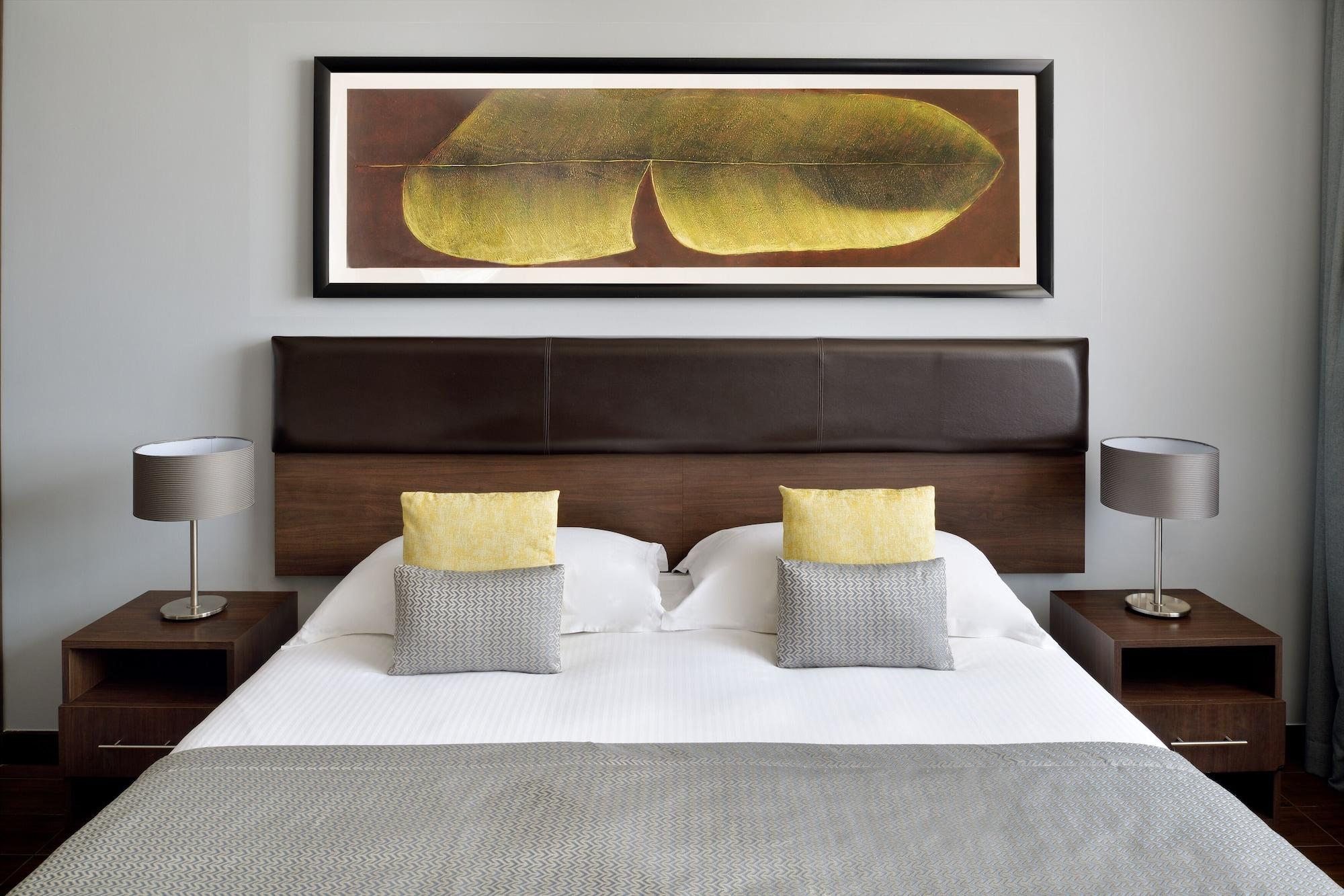 Moevenpick Hotel Apartments Al Mamzar Dubai Exterior foto A bedroom at the hotel