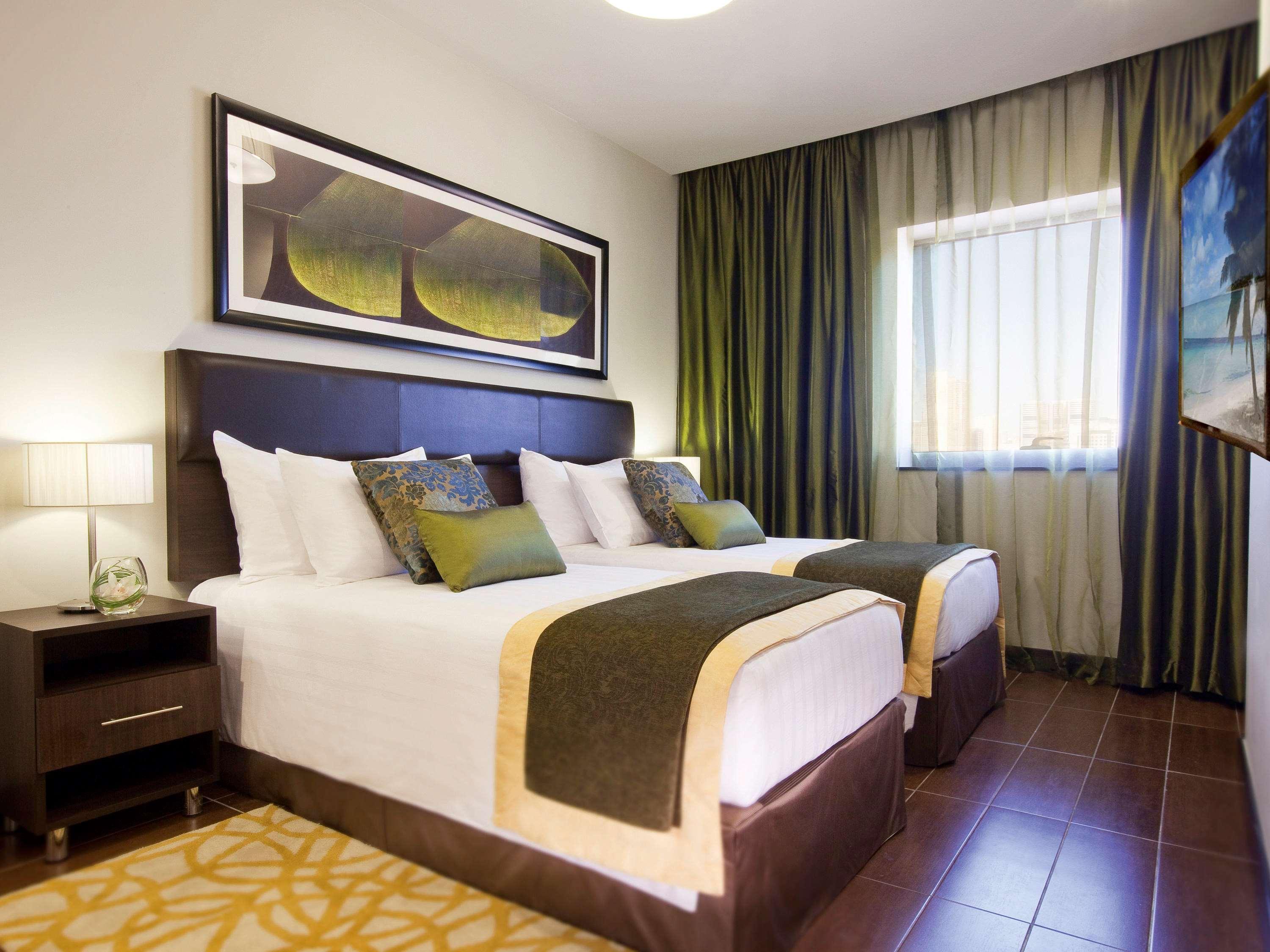 Moevenpick Hotel Apartments Al Mamzar Dubai Exterior foto A bedroom at the hotel