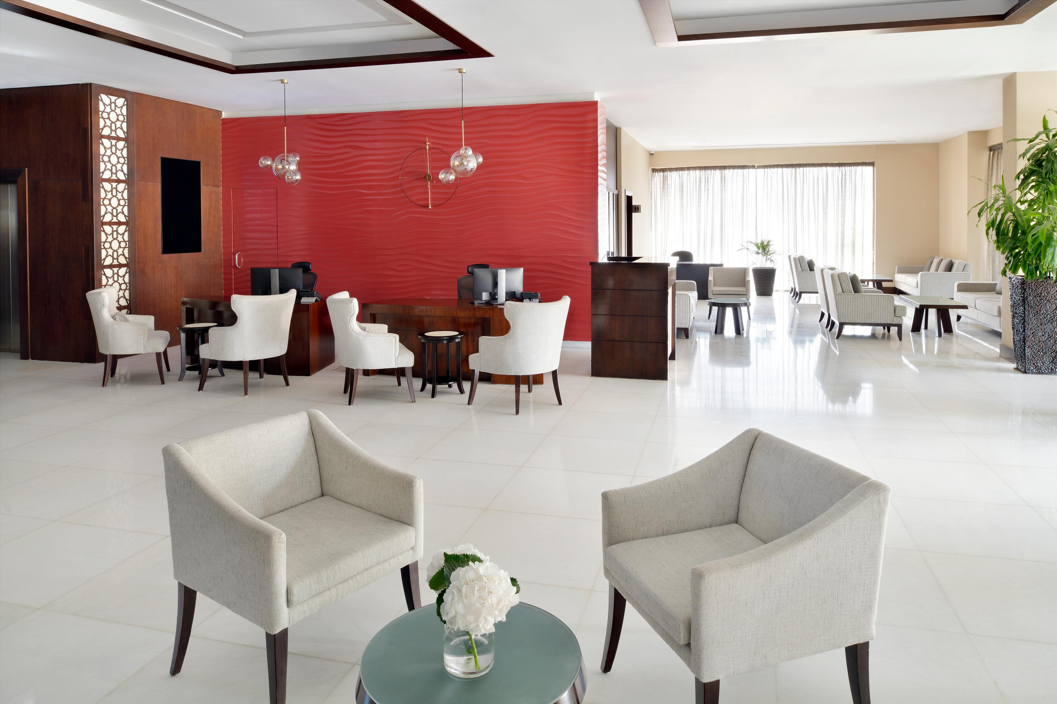 Moevenpick Hotel Apartments Al Mamzar Dubai Exterior foto Lobby
