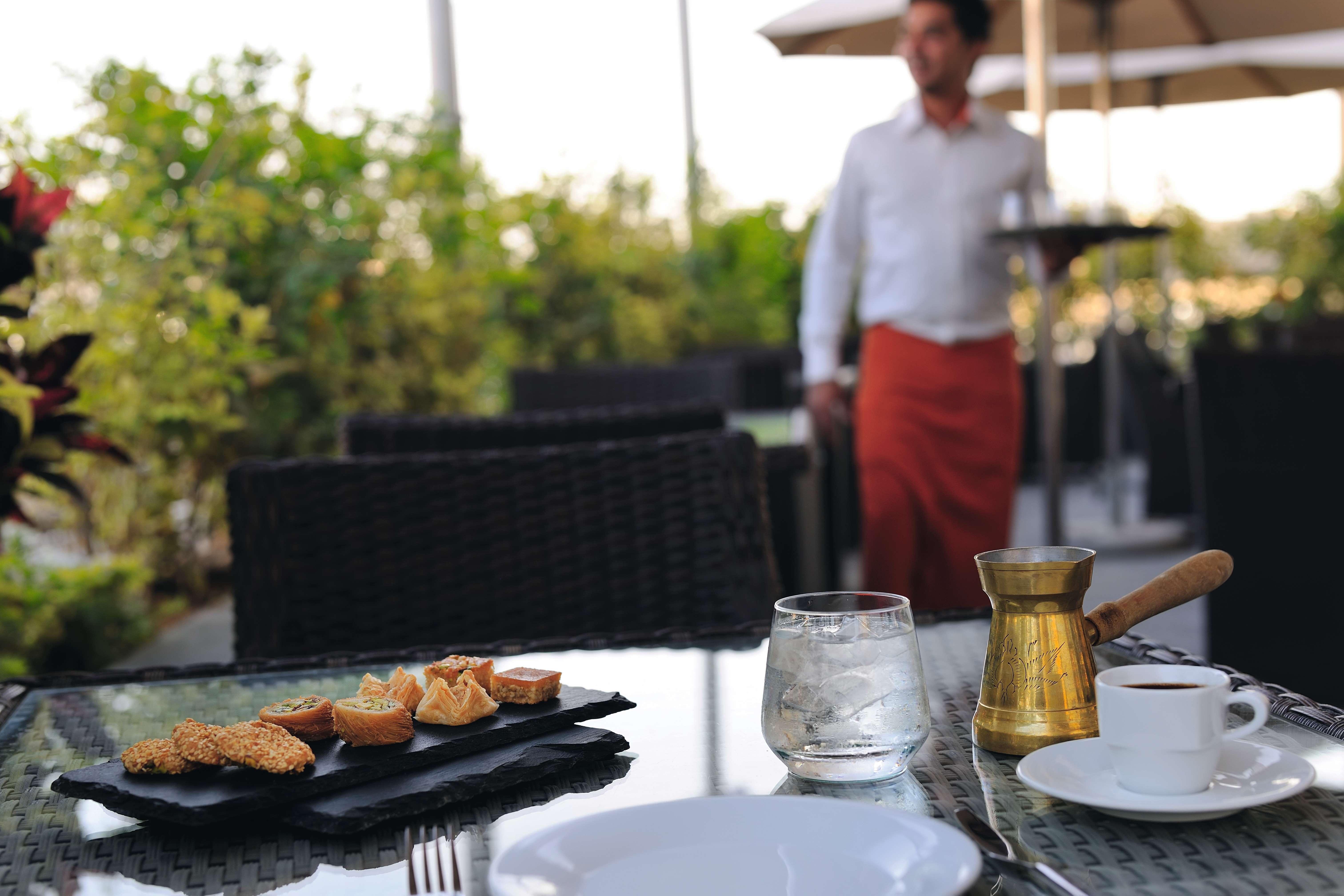 Moevenpick Hotel Apartments Al Mamzar Dubai Exterior foto A waiter at work
