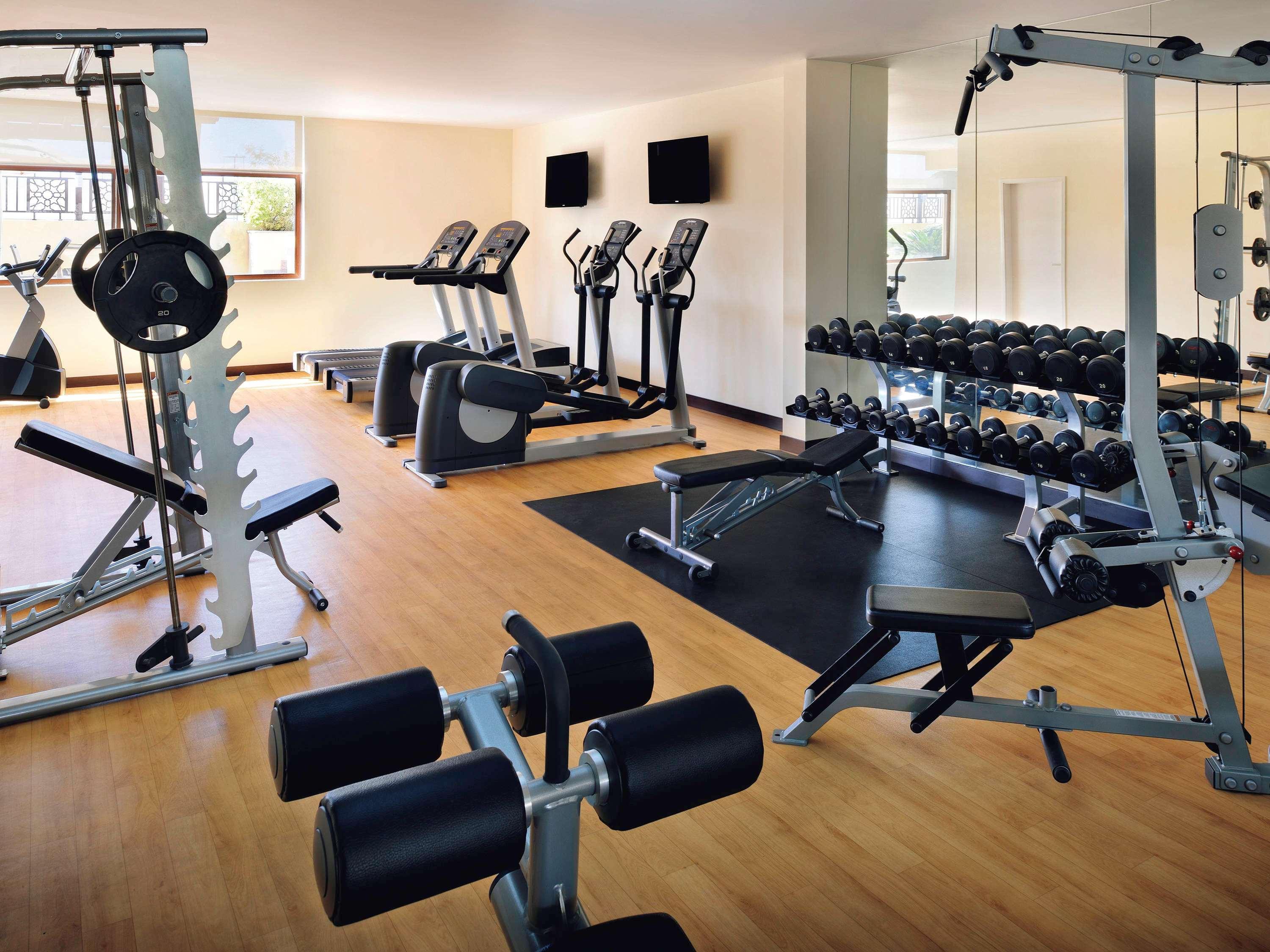 Moevenpick Hotel Apartments Al Mamzar Dubai Exterior foto A typical gym