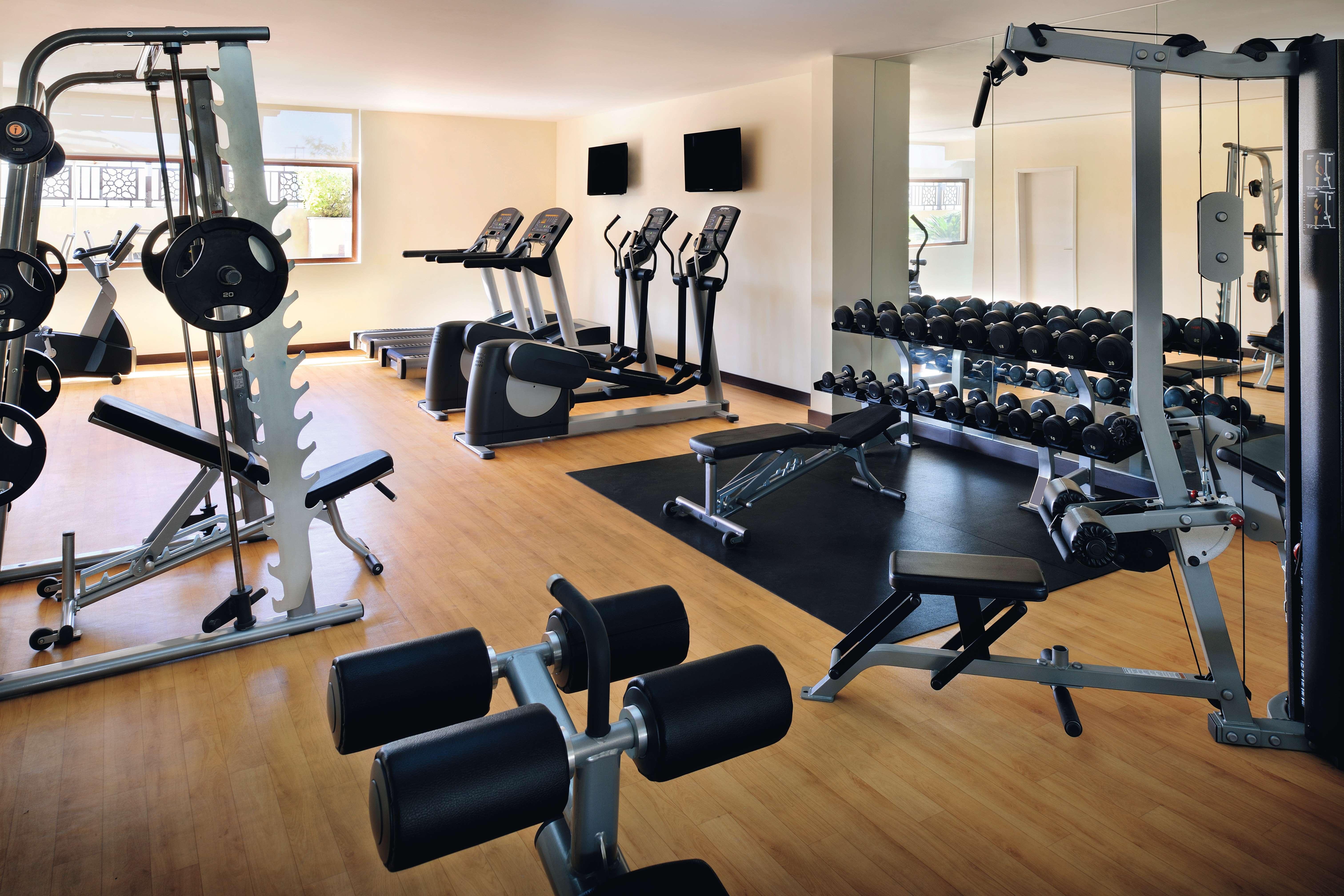 Moevenpick Hotel Apartments Al Mamzar Dubai Exterior foto A typical gym
