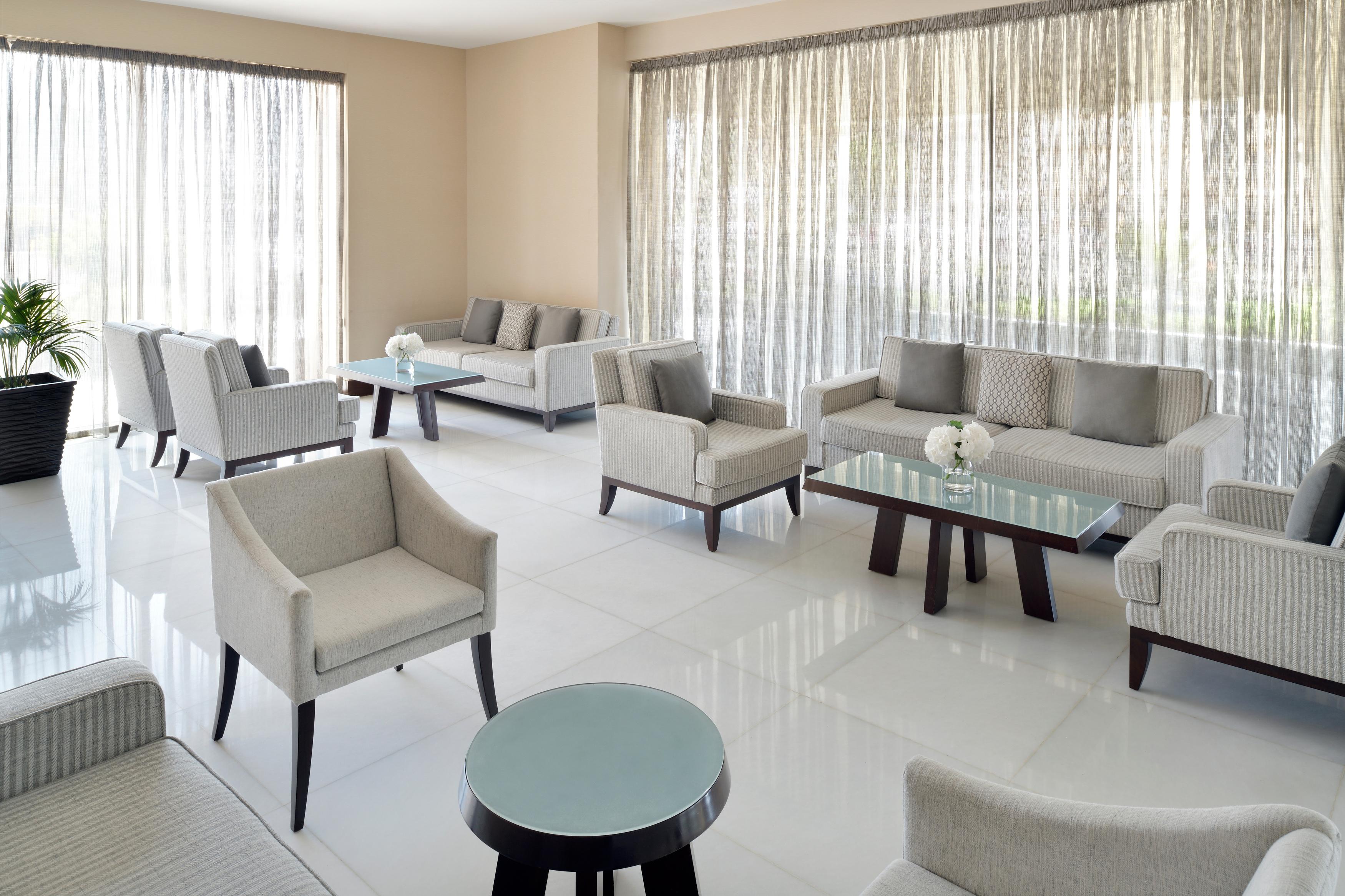 Moevenpick Hotel Apartments Al Mamzar Dubai Exterior foto The interior of the hotel