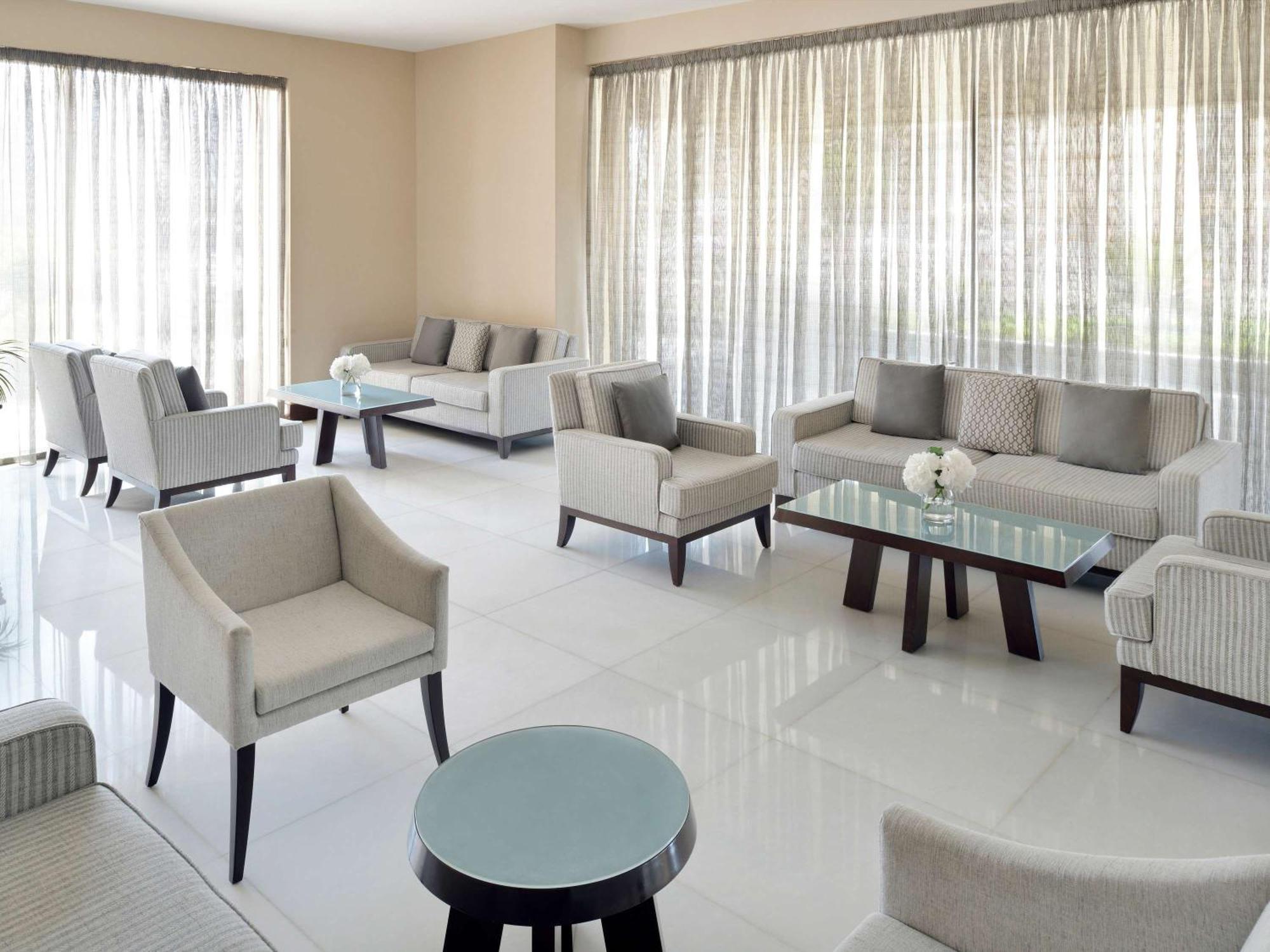 Moevenpick Hotel Apartments Al Mamzar Dubai Exterior foto Interior of the hotel