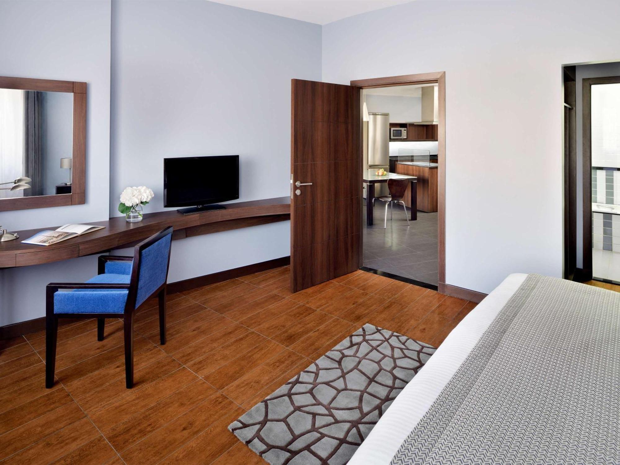 Moevenpick Hotel Apartments Al Mamzar Dubai Exterior foto A typical room at the hotel