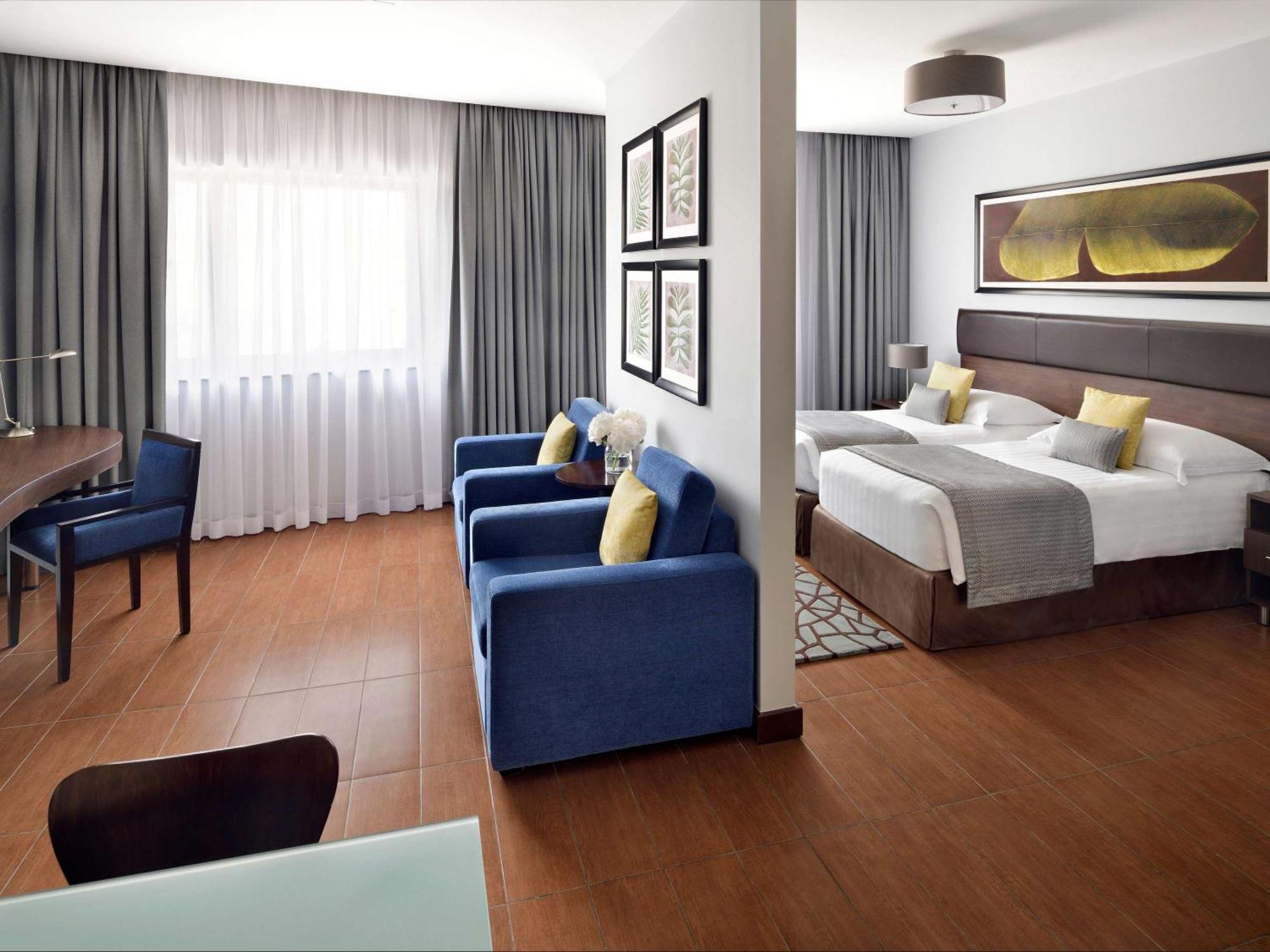 Moevenpick Hotel Apartments Al Mamzar Dubai Exterior foto A room at the hotel